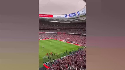 Así abandonaron los jugadores del Real Madrid el césped del Metropolitano