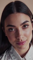 La beauté des brunes n’est pas un hasard, elle est intemporelle