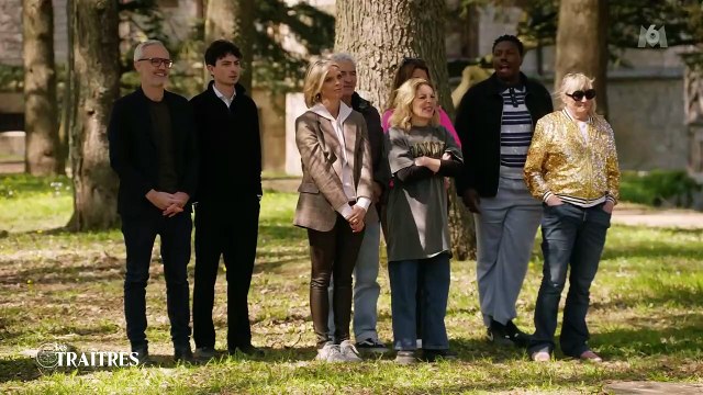 VOICI - Elle n'a rien compris au jeu : Danielle (Studio Danielle) complètement larguée dans le jeu, Christine Bravo et Anne-Élisabeth Blateau n'en reviennent pas (ZAPTV)