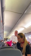 Alexandre Padilha socorre passageira em voo