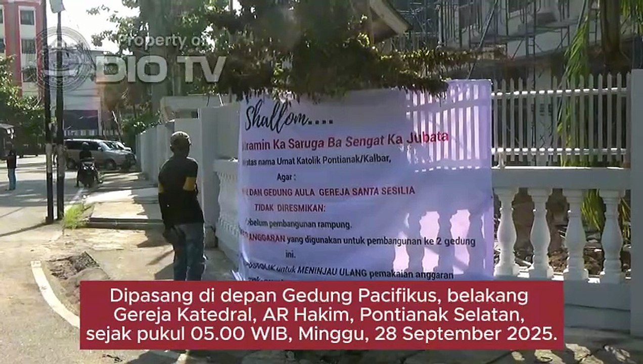 Muncul baliho desak transparansi pembangunan proyek Gereja Katolik di Keuskupan Agung Pontianak, Provinsi Kalimantan Barat.