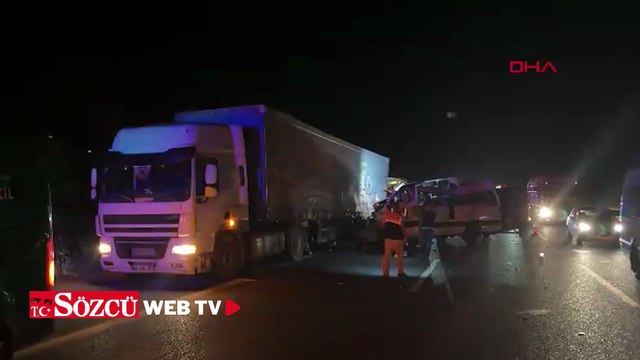 Tarım işçilerini taşıyan minibüs TIR'a çarptı; 3 ölü, 16 yaralı