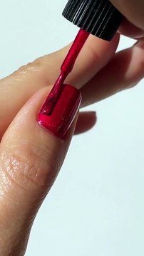 مناكير أظافر الكريسماس تدخلكِ في أجواء الأعياد