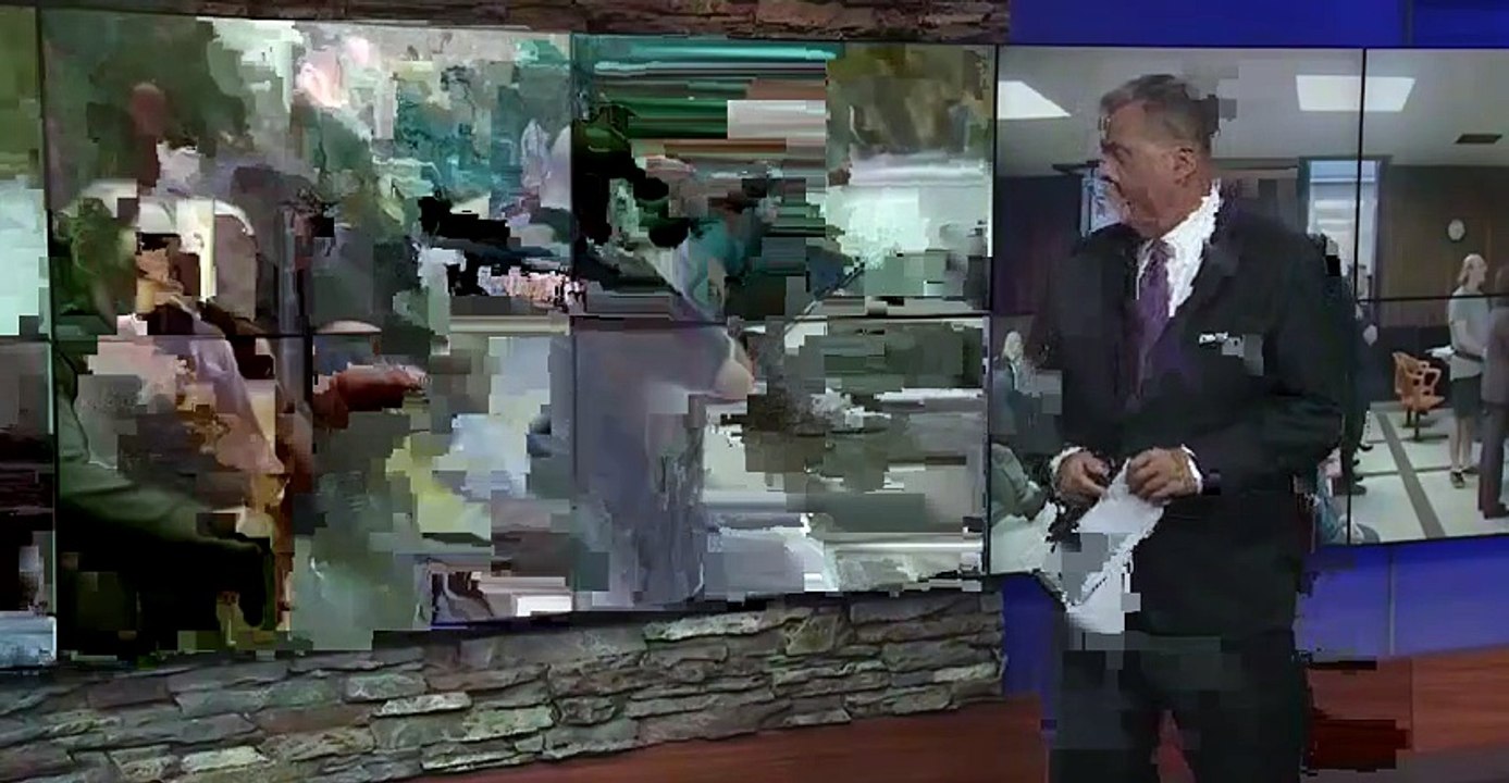 Scène incroyable sur CBS quand un invité avoue en direct le meurtre de ses parents, huit ans plus tôt, avant d'être arrêté à la sortie du studio par les forces de l'ordre !