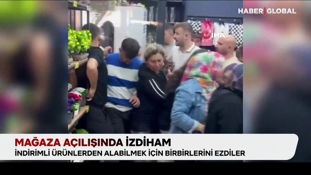 Mağaza açılışında izdiham: İndirimli ürünlerden alabilmek için birbirlerini ezdiler