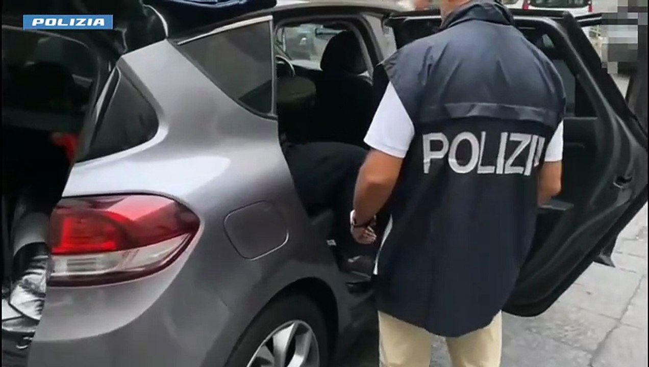 Ventisette chili di cocaina nascosta sotto i sedili, arrestato un 46enne sulla Messina-Catania