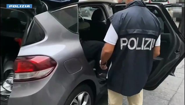 Ventisette chili di cocaina nascosta sotto i sedili, arrestato un 46enne sulla Messina-Catania