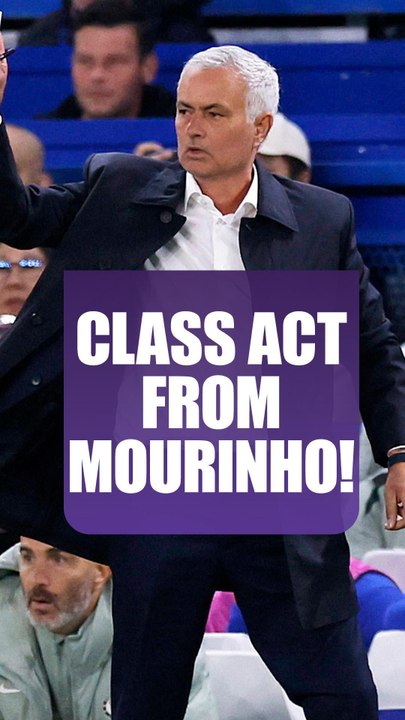 Jose Mourinho tries to calm the #Benfica fans! #Chelsea #UCL #football #shorts
