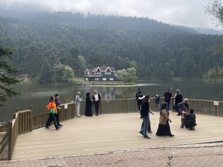 Gölcük Tabiat Parkı’nda sonbahar yansıması! Gölün etrafını çevreledi