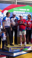 Lula provoca Bolsonaro após andar 3 km em caminhada do MEC: "Aqui não tem motociata"