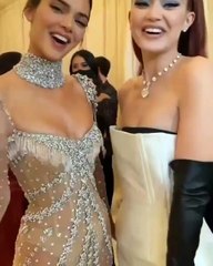 إطلالات حفل الميت غالا 2021 مُترفة وفخمة مثل عالم الموضة