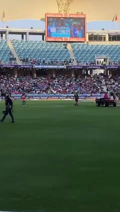 Pakistan team warms up