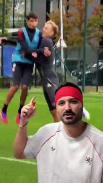 OL : Pourquoi personne ne tire les coups francs ?! Le mystère karabec