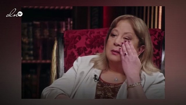 سمية الألفي تبكي أثناء حديثها عن فاروق الفيشاوي