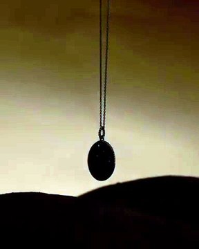 الهلال والنجوم المرصّعة لإطلالة مسائية رمضانية مذهلة