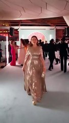 جميلات العالم على السجادة الحمراء في Fashion Trust Arabia