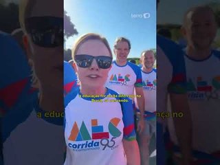 Lula participa de caminhada e ironiza Bolsonaro: 'Aqui não tem motociata'