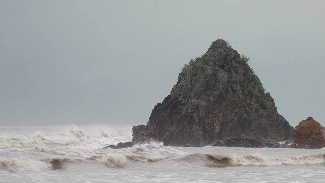 Vietnam braces as Typhoon Bualoi barrels towards central coast