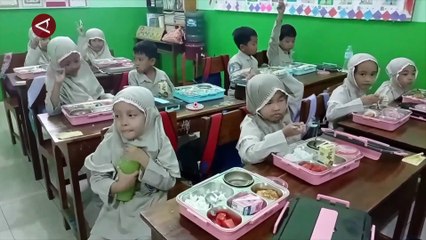 Mendagri Kumpulkan Seluruh Kepala Daerah Tindaklanjuti Keracunan MBG