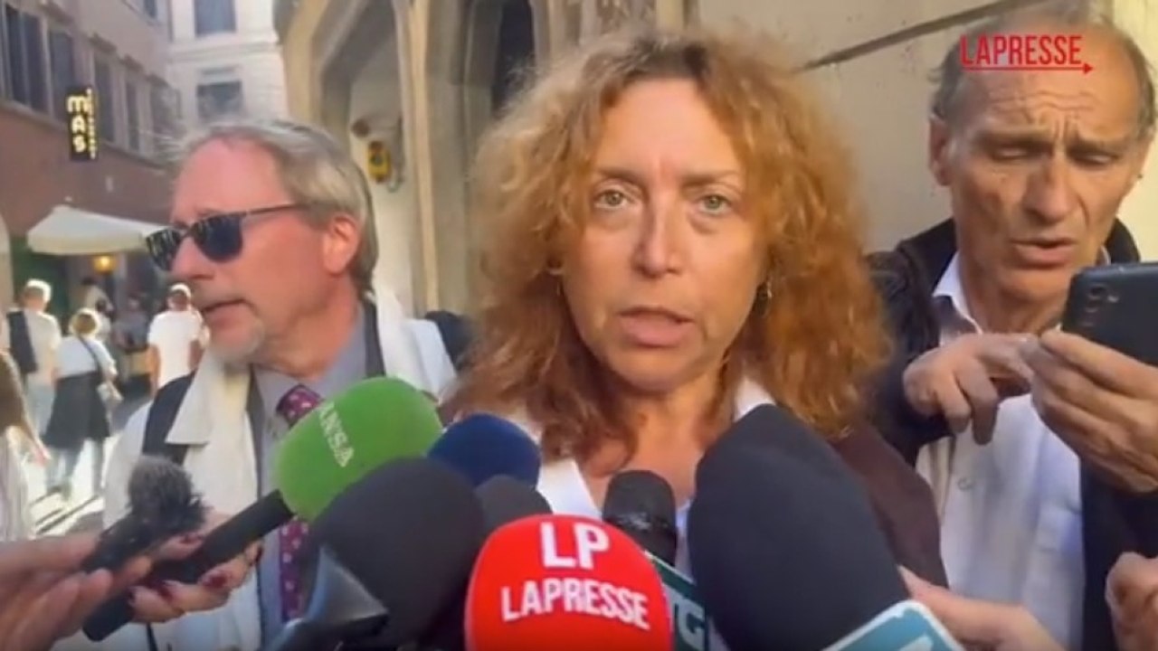La portavoce della Flotilla: «La missione va avanti, tra noi poche defezioni. Siamo in acque internazionali, quindi in totale legalità»