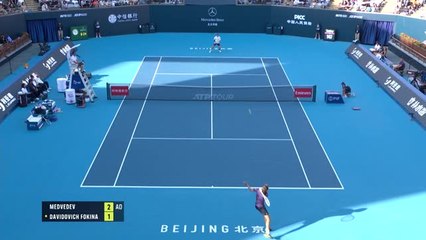 Pékin - Medvedev balaie Davidovich et retrouve des couleurs