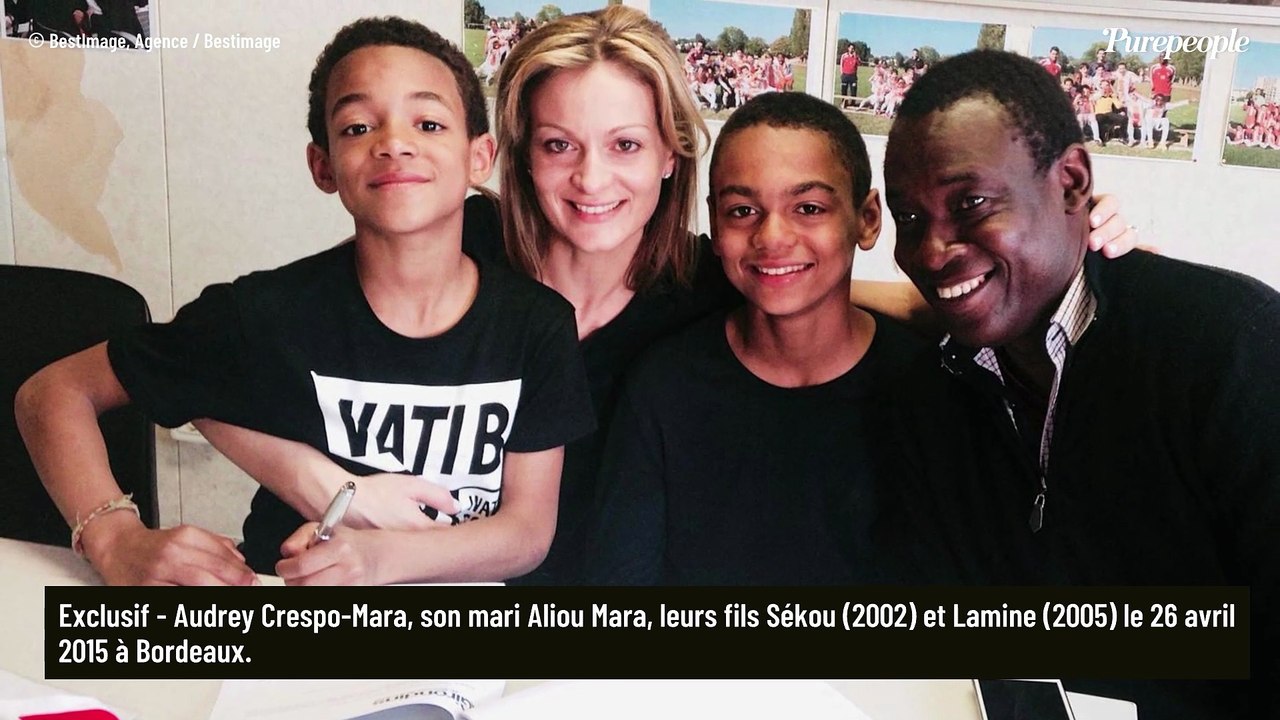 Audrey Crespo-Mara supportrice de son fils Sékou sur la pelouse du Parc des Princes : elle assiste à ses premiers pas au sein d'une nouvelle équipe