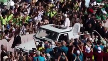 San Pietro, lungo giro tra la folla per Papa Leone