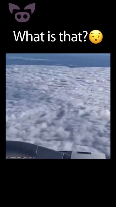 BRAKING NEWS A UFO Spotted From Commercial Airplane .