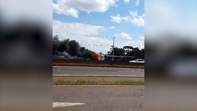 Vídeo mostra caminhão em chamas às margens da BR-277