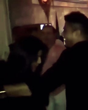 ابنة عامر منيب ترقص بحماس مع عمرو دياب