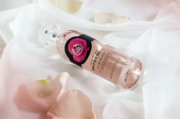 دللي بشرتك مع مجموعة الصيف بالتوت البري وزهور الأقحوان