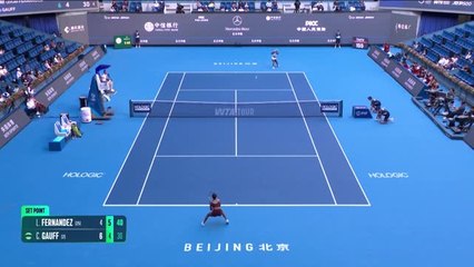 Pékin : Coco Gauff déjoue Fernandez et se qualifie pour les huitièmes de finale 🎾
