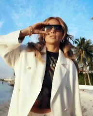 جينيفر لوبيز تعيد تسريحة الشعر نفسها بعد 20 عاماً