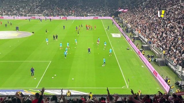 Torcida do Flamengo faz a festa na Neo Química Arena