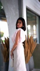 فاطمة المؤمن جميلة جداً بشعر قصير