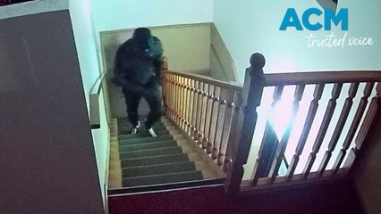 Man seen breaking into Victoria mosque twice