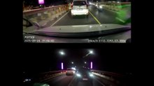 Sebuah dashcam menunjukkan momen mobil yang ditabrak dari belakang