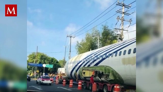 Un avión aparece en pleno Periférico de la CDMX: sorprende a automovilistas y desata caos vial
