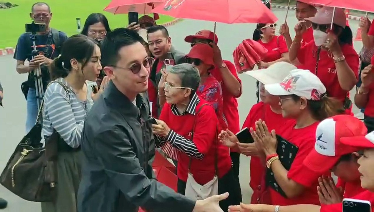 "เอม พินทองทา-ณัฐพงศ์" เข้าเยี่ยม "ทักษิณ" ที่เรือนจำคลองเปรม (มีคลิป)