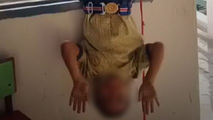 होमवर्क के लिए छात्र की उल्टा लटकाता