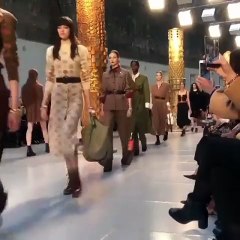 احملي زجاجة الماء معك بأسلوب كلوي العصري