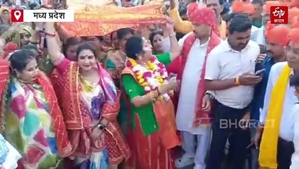 छतरपुर में दिखा आस्था का समागम, चुनरी यात्रा में झूमती नजर आईं बीजेपी विधायक