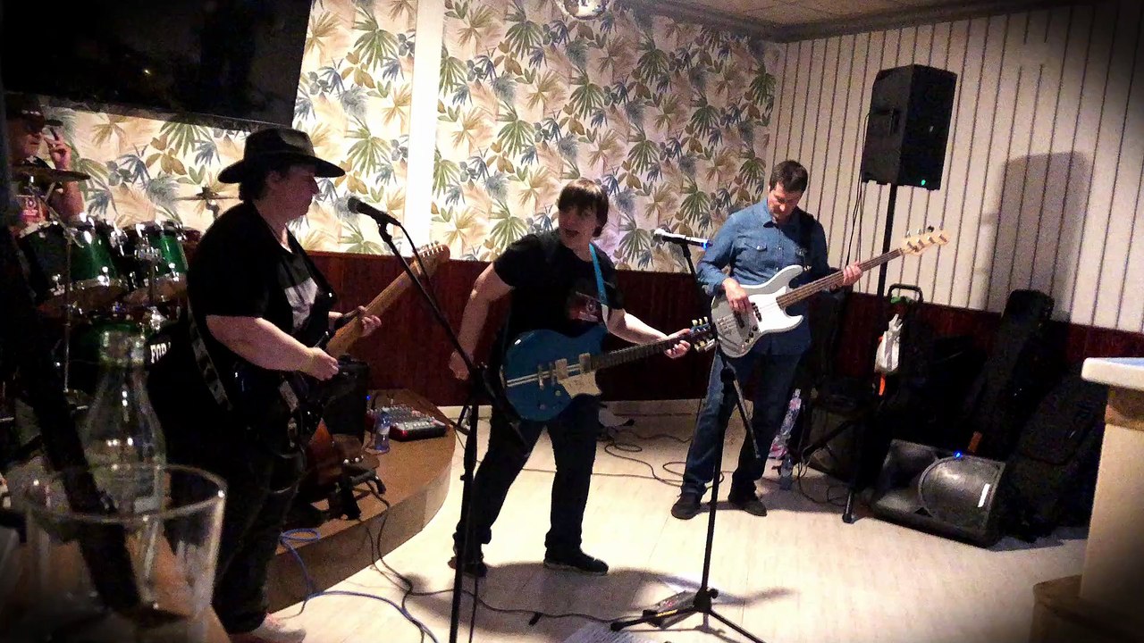 Get over it- Eagles Cover- Forajidos