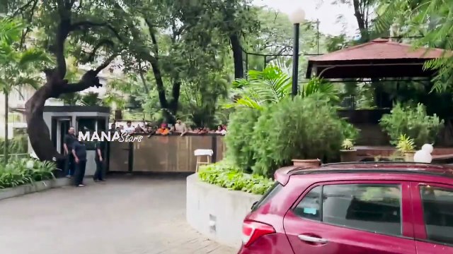 Ranbir Kapoor Celebrates His Birthday With Fans & Media