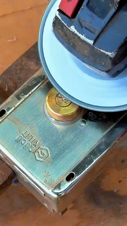 @If you like weirdos  They say autumn is a good time for missing someone, but it’s actually more suitable for meeting someone.