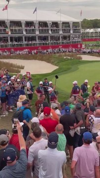 Un aficionado lanza una cerveza a la mujer de McIlroy en la Ryder Cup