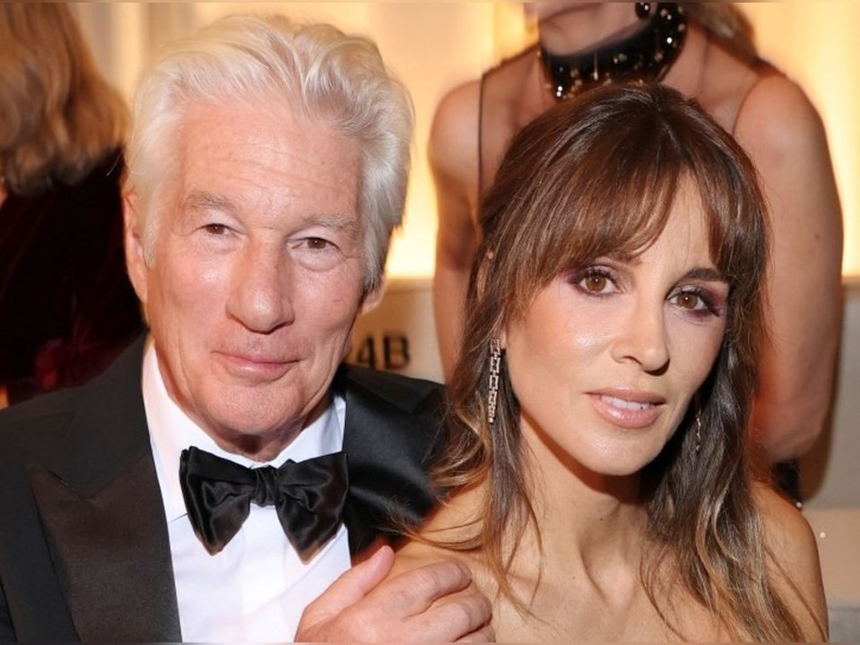 Richard Gere und Alejandra Silva strahlen gemeinsam in Mailand