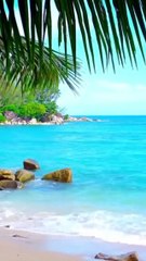 3 مستحضرات من بنفت تتحدّى الرطوبة وتمنحكِ إطلالة رائعة