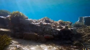 Çanakkale'de arkeologlar denizin içindeki duvar kalıntısının izini sürüyor