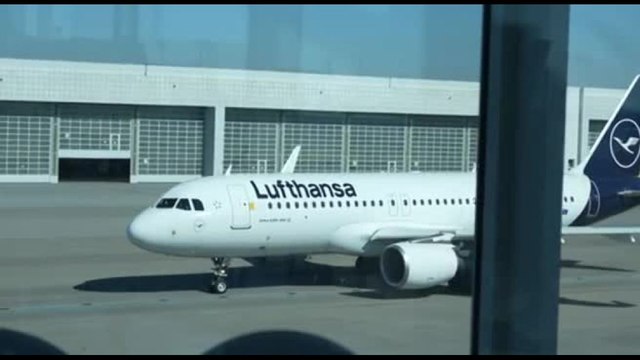 Trasporto aereo, Lufthansa taglierà 4mila posti entro il 2030